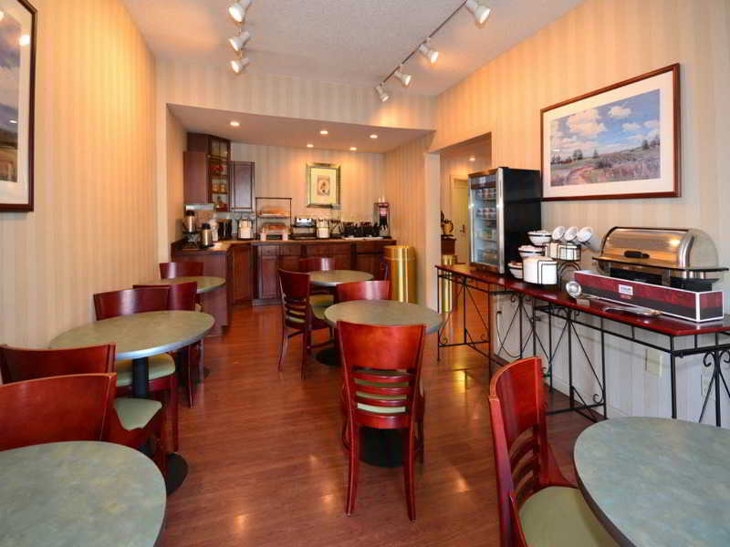 Comfort Inn & Suites Стонтон Ресторан фото